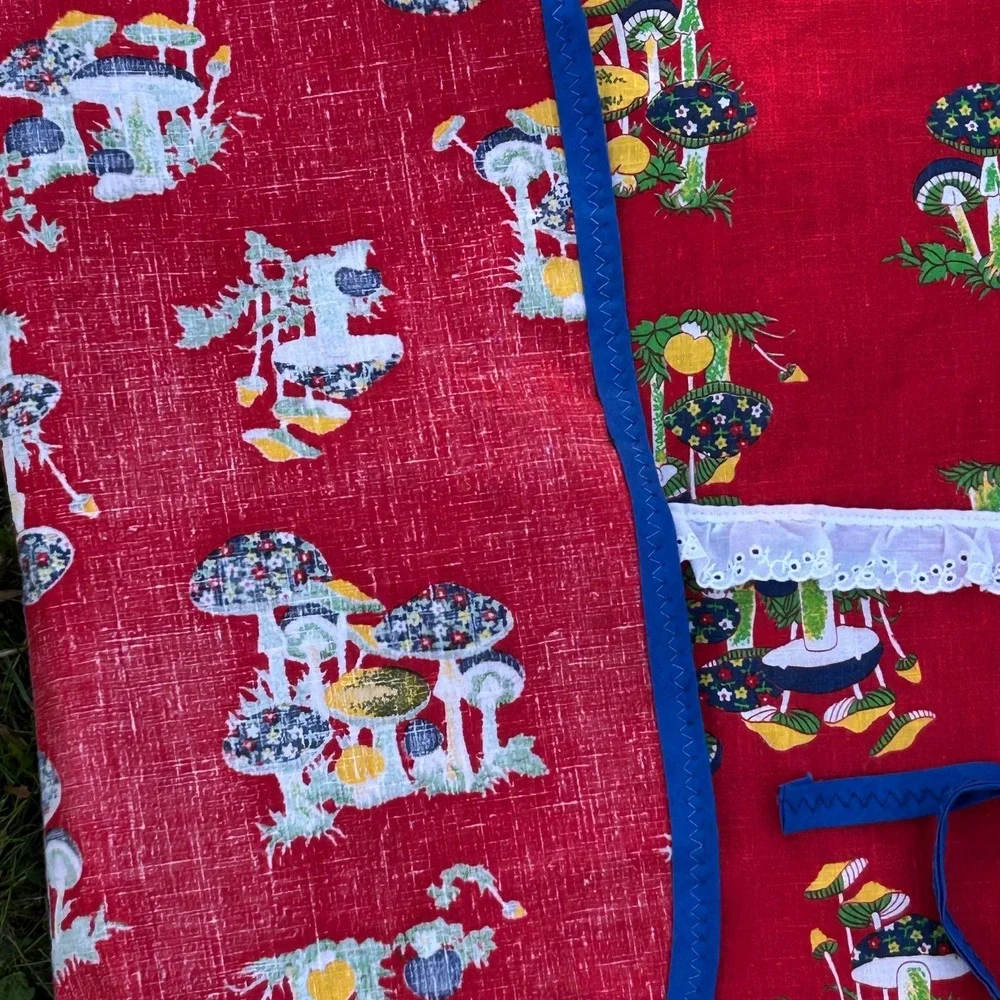 Vintage 70s 60s Apron Mushroom Pockets Toadstool Lace Red Yellow Kitchen Retro